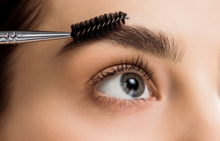 How Permanent Straight Eyebrows: Shaving and Trimming?