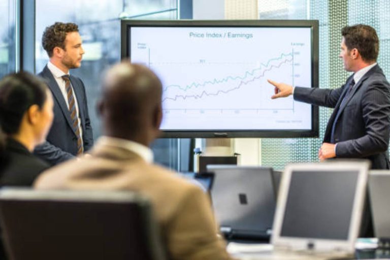 TAM in Pitch Decks: How to Present Total Addressable Market to Investors