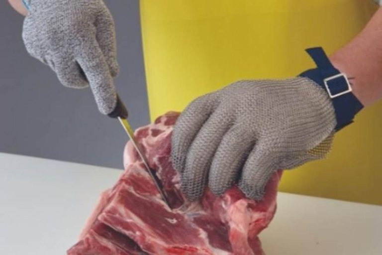 What to Look for When Buying High-Performance Gloves for Butchers